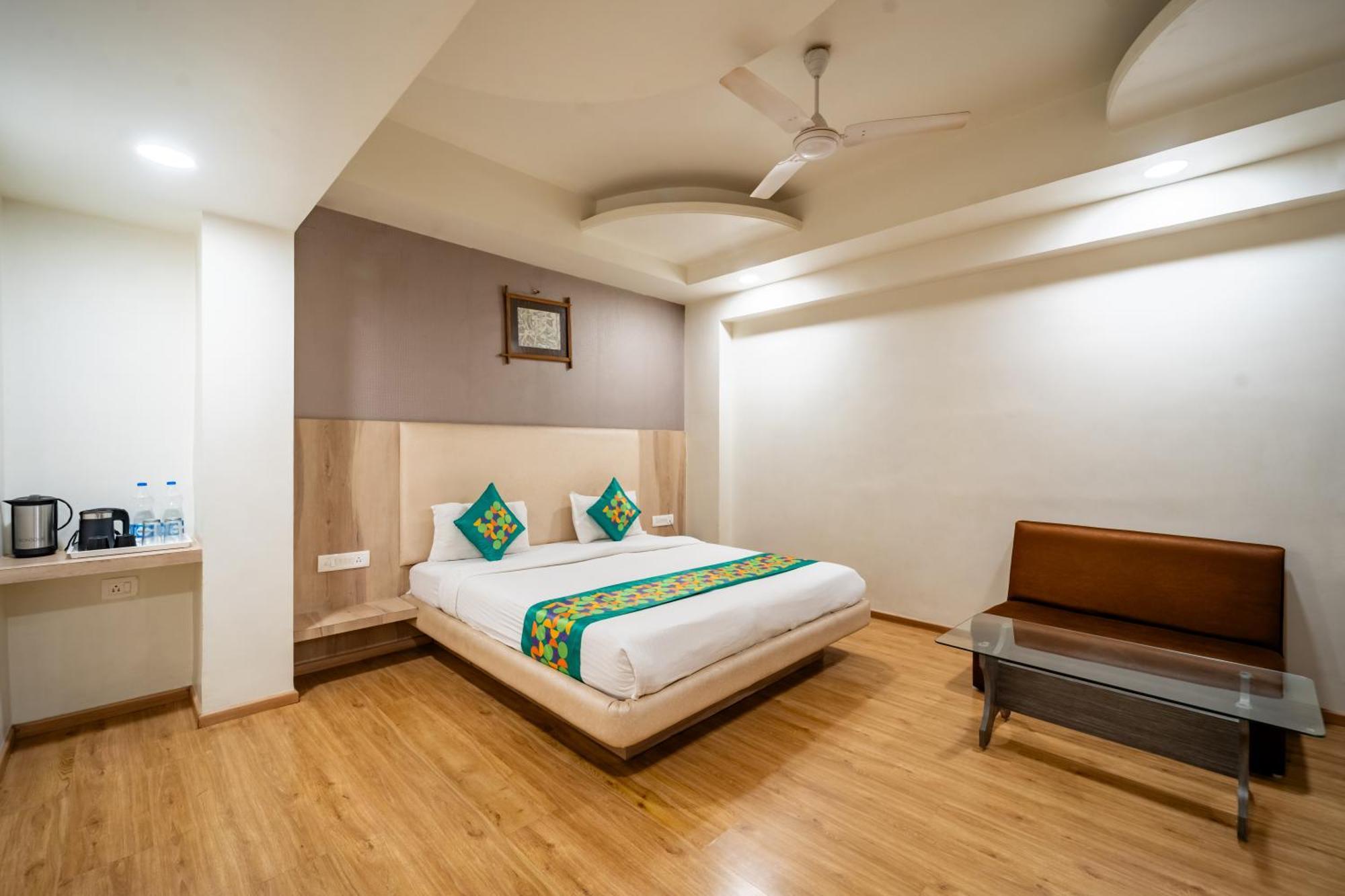 Treebo Kamal Regency Hotel Bhopal Bagian luar foto