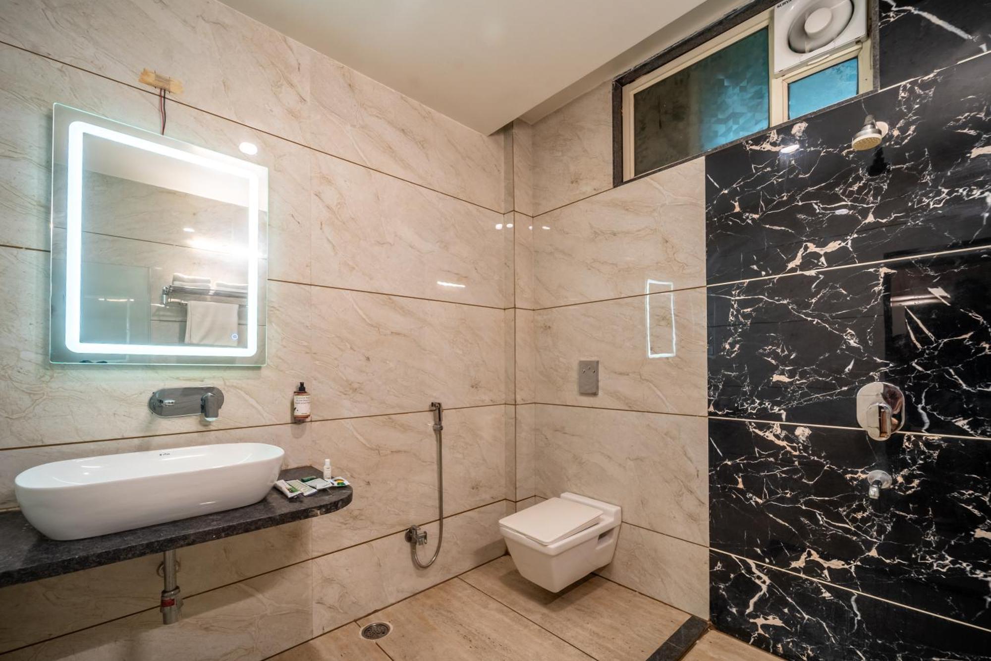 Treebo Kamal Regency Hotel Bhopal Bagian luar foto